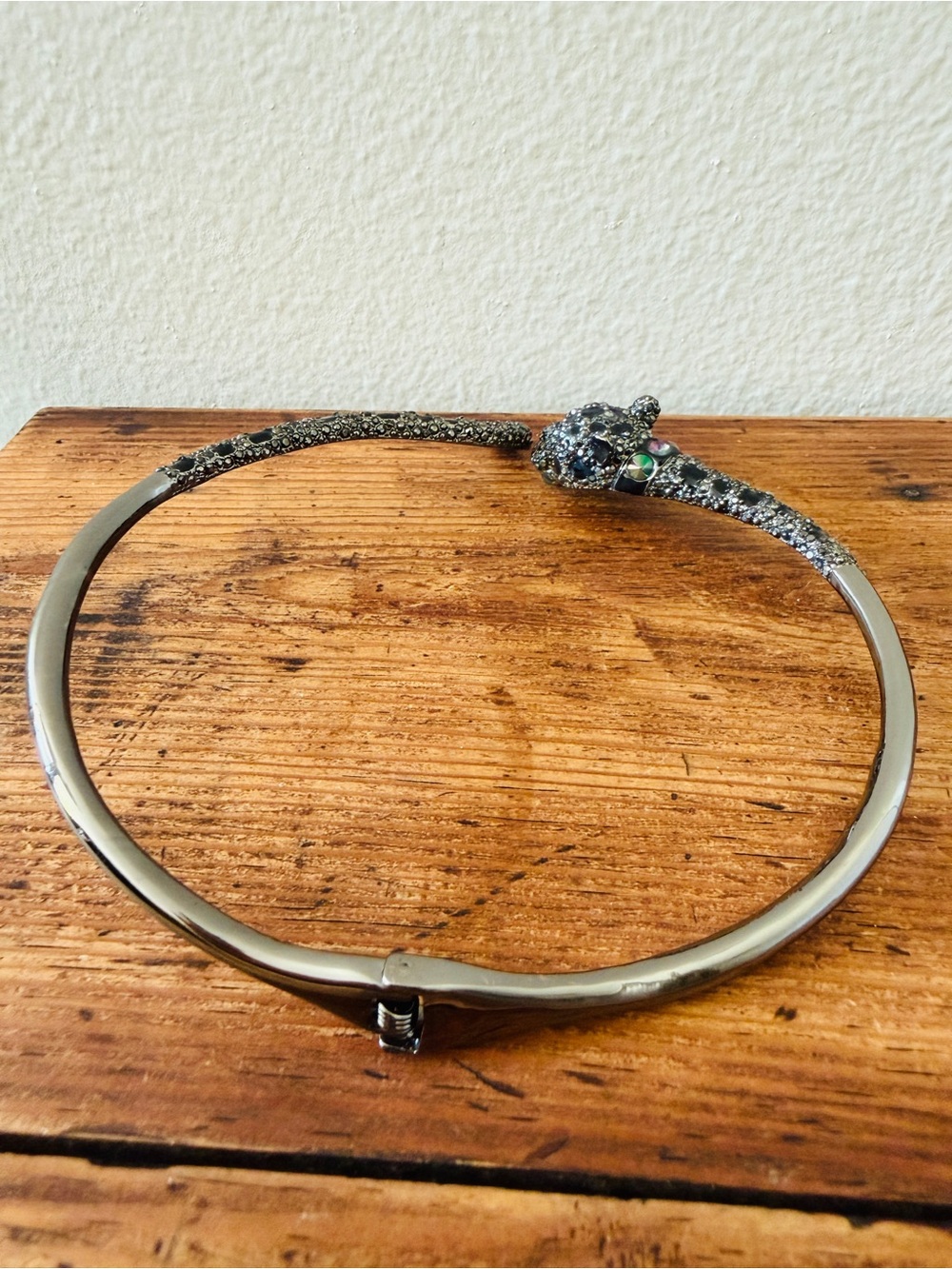 Betsey Johnson Jeweled Hinged Silver Black Jaguar Choker Necklace - Picture 5 of 5